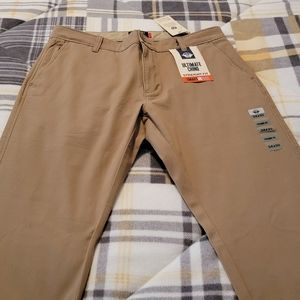 NWT Men's 34x30 Dockers Ultimate Chinos